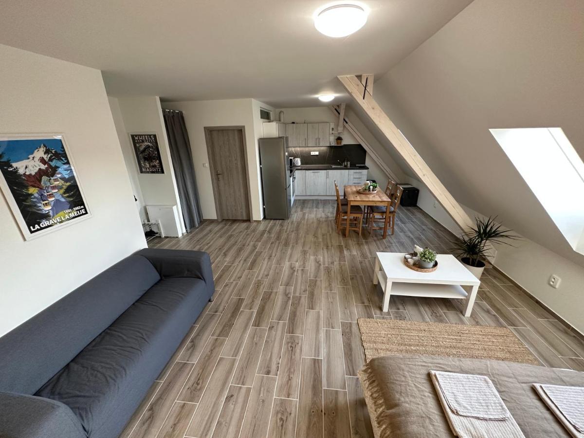 Apartmany Monastery Suites Zirec Двур-Кралове-над-Лабем Экстерьер фото
