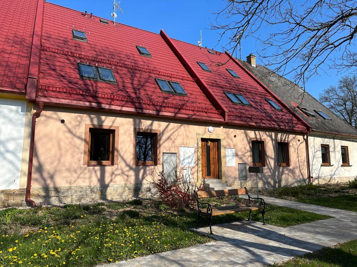 Apartmany Monastery Suites Zirec Двур-Кралове-над-Лабем Экстерьер фото